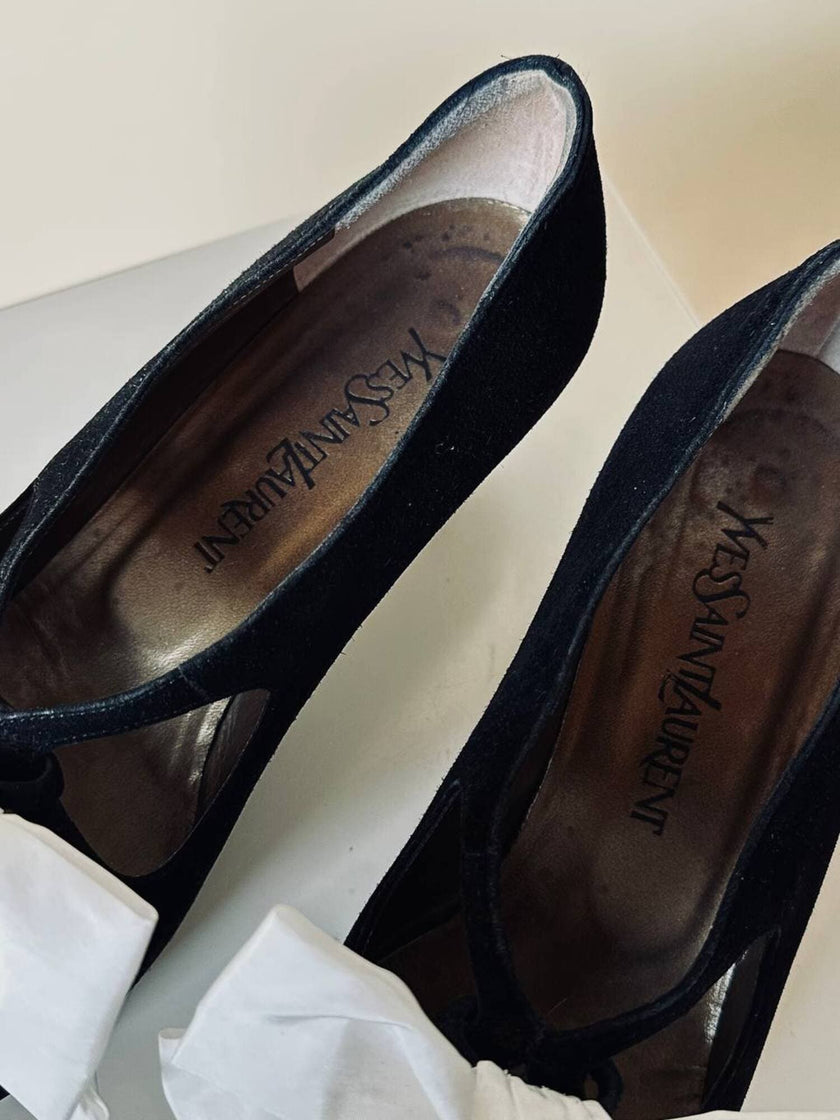 Scarpe vintage Yves Saint Laurent in camoscio nero con maxi fiocchi bianchi