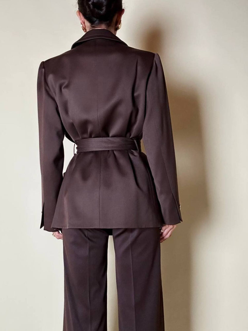 Blazer doppiopetto in lana color cioccolato “Yves Saint Laurent” con pantalone abbinato
