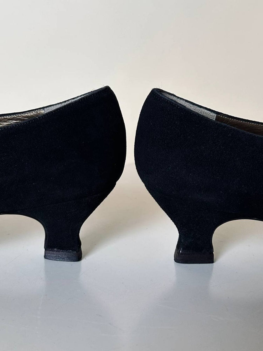 Scarpe vintage Yves Saint Laurent in camoscio nero con maxi fiocchi bianchi