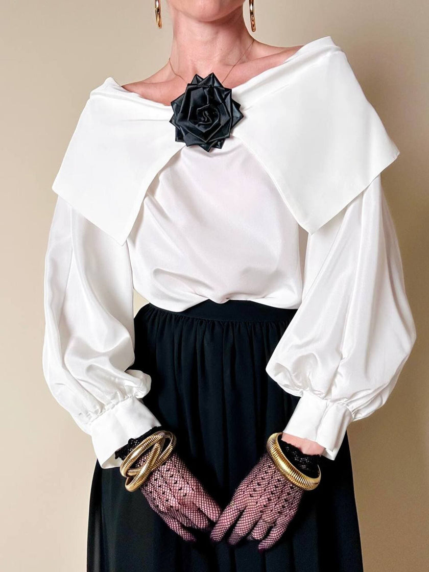 Blusa vintage Yves Saint Laurent bianca con grande balza e rosa nera