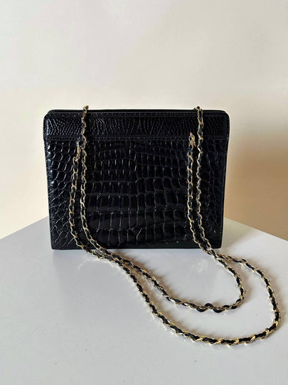 Borsa vintage in pelle nera lucida stampa coccodrillo con manici in catena oro