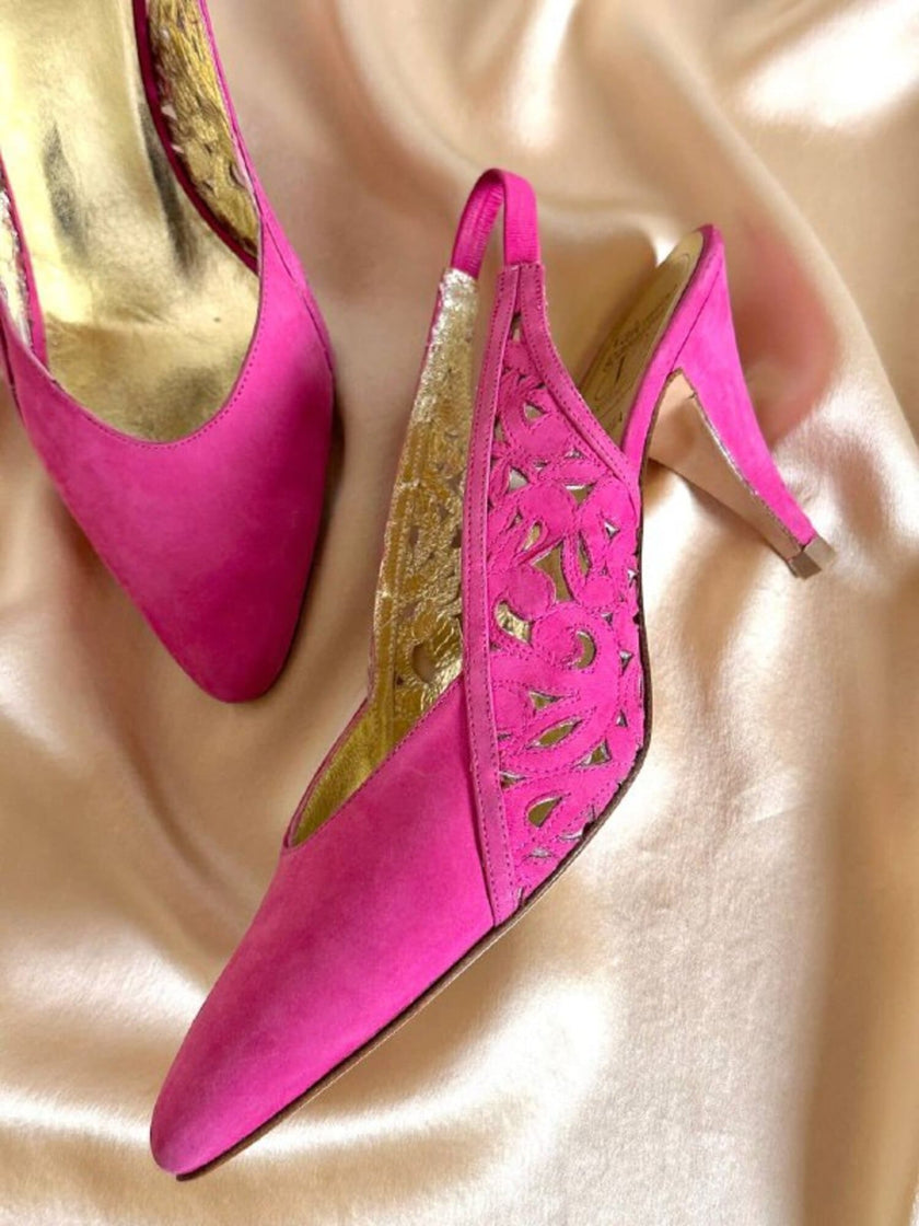 Slingback in suede fucsia con dettaglio laserato “Valentino Garavani By René Caovilla”