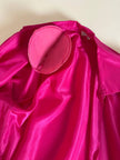 Camicia in taffetà fucsia con chiusura asimmetrica e rosa nel colletto “La Troupe”