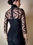 Mini abito sartoriale in tulle nero con ricami floreali