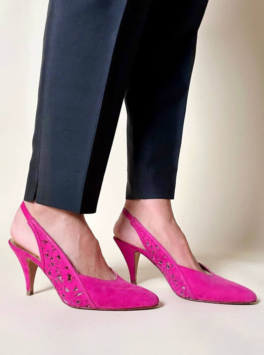 Slingback in suede fucsia con dettaglio laserato “Valentino Garavani By René Caovilla”