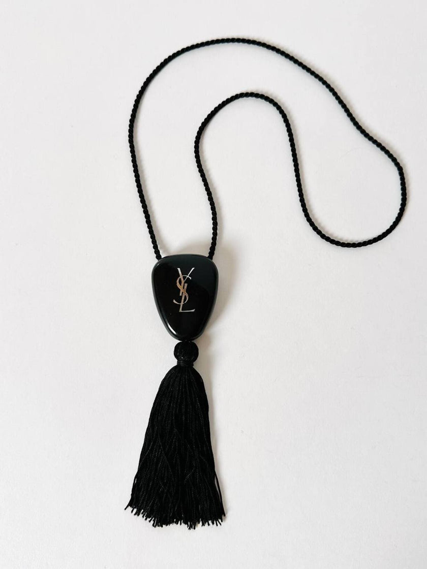Collana vintage Yves Saint Laurent con pendente nappa couture – gioiello diffusore di aroma