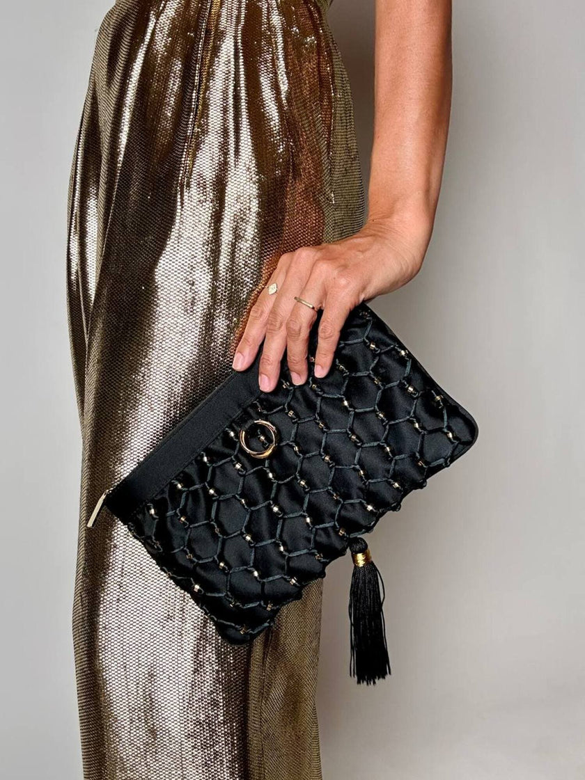 Pochette vintage Rodo in raso nero lavorato a rete con nappa couture e tracolla in catena