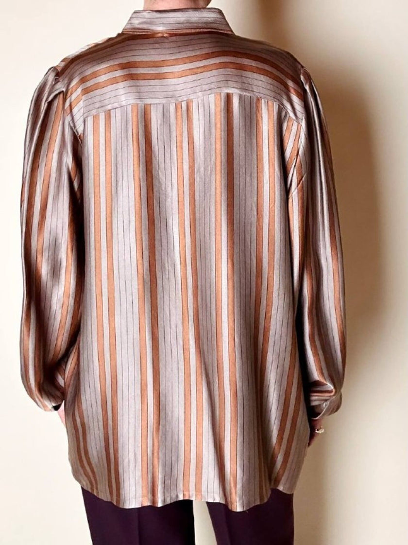 Camicia in raso di seta a righe verticali tortora e caramello Castle Bologna