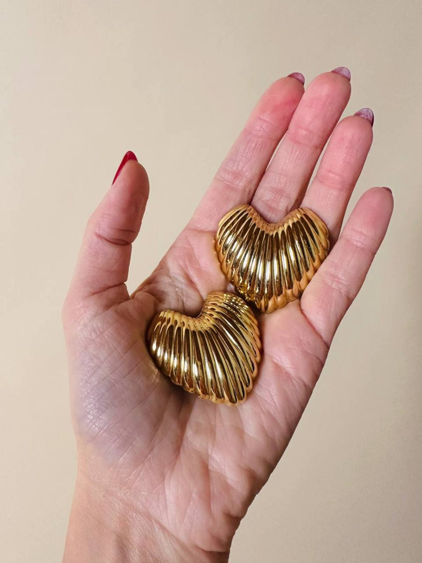 Clip cannelé oro a forma di cuore rovesciato