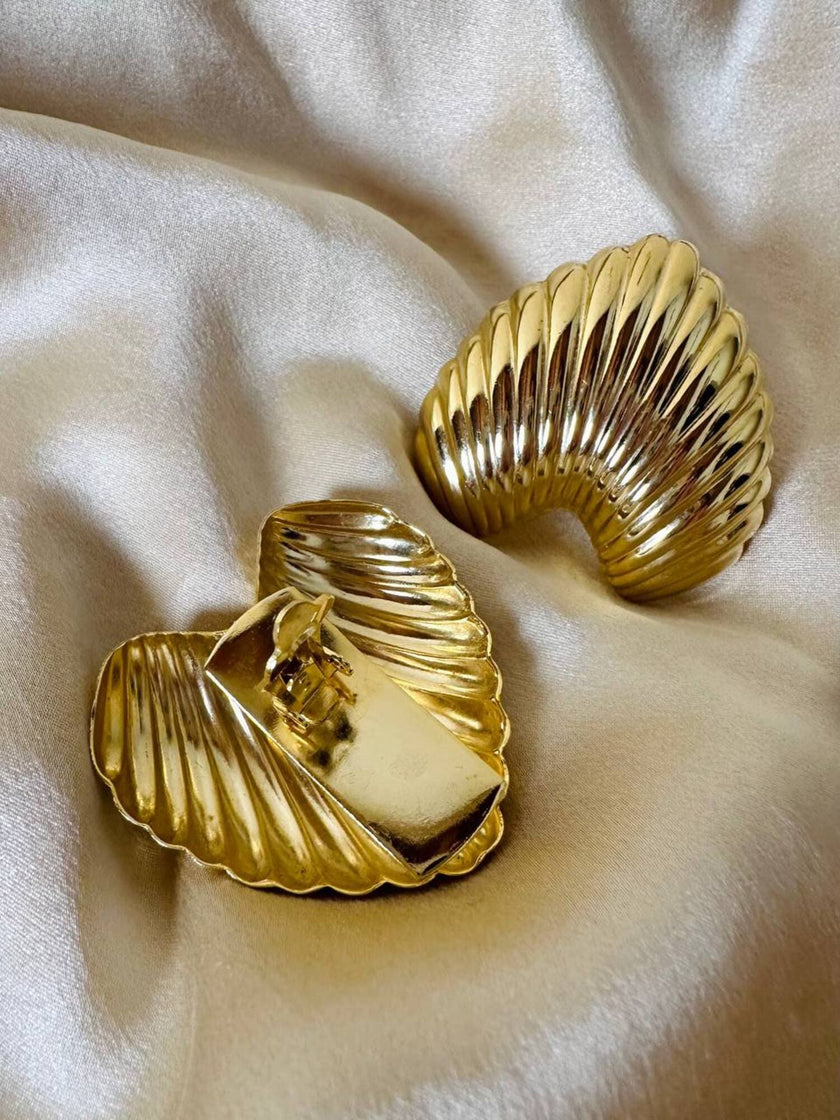 Clip cannelé oro a forma di cuore rovesciato