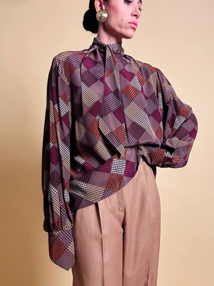 Blusa con nastro al collo in seta fantasia a rombi con dettagli pied de poule