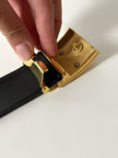 Cintura vintage Yves Saint Laurent in camoscio nero con maxi fibbia oro logata YSL