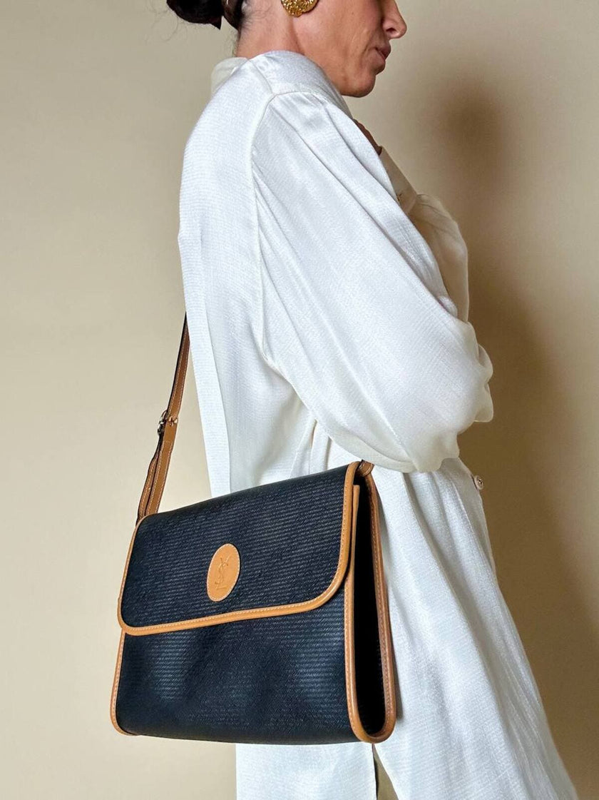 Borsa messenger in pelle nera stampata con profili cuoio “Yves Saint Laurent”