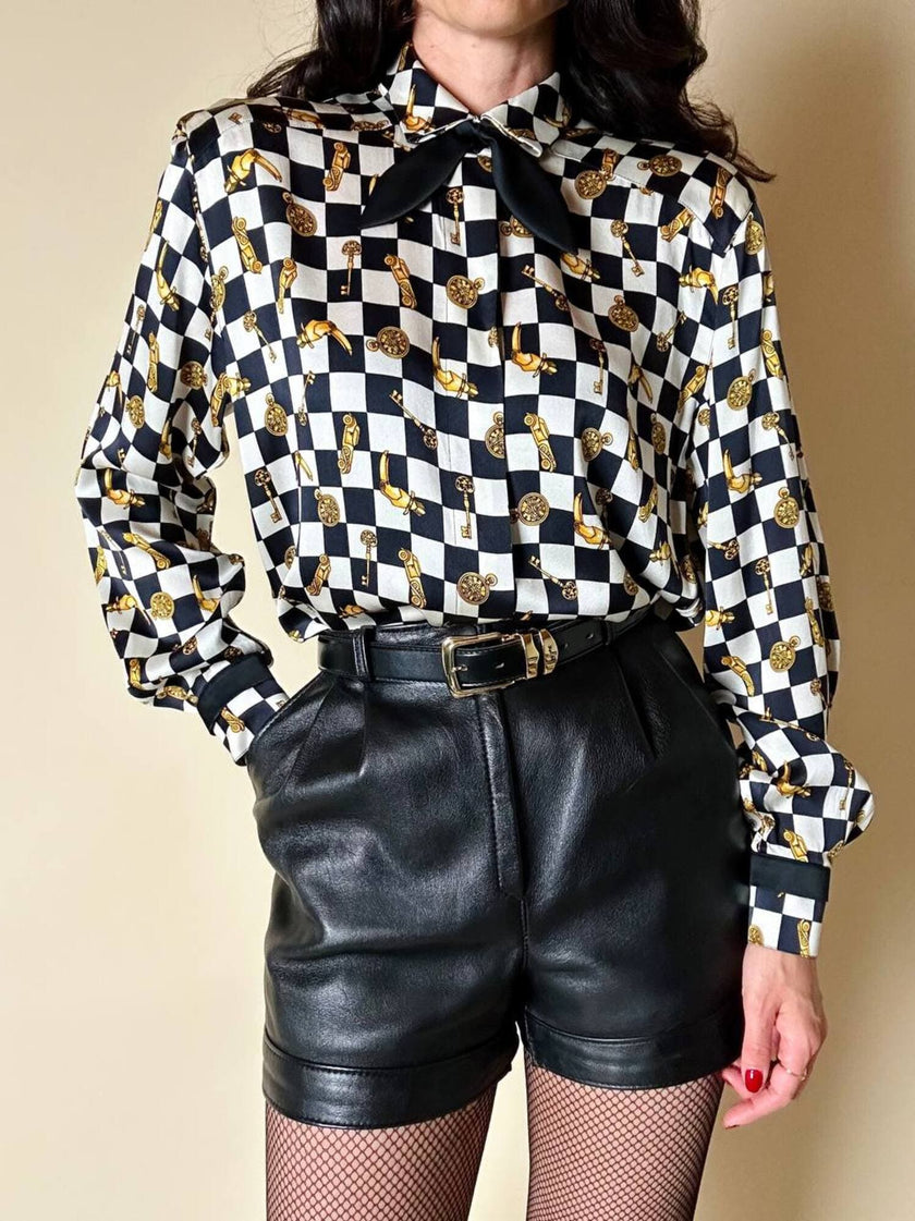 Camicia in raso di seta a scacchi con fiocco al collo “Escada”
