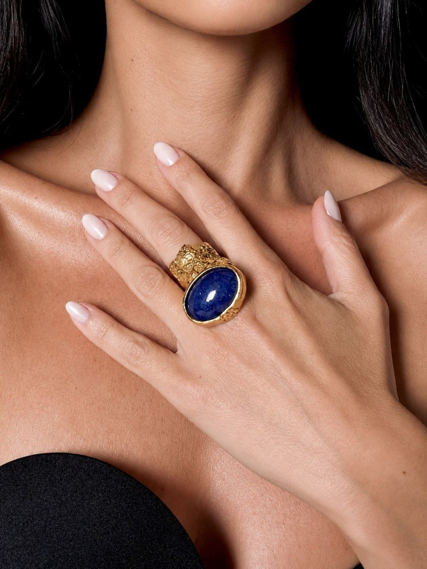 Anello Yves Saint Laurent Arty Ring con cabochon blu effetto Lapislazzuli