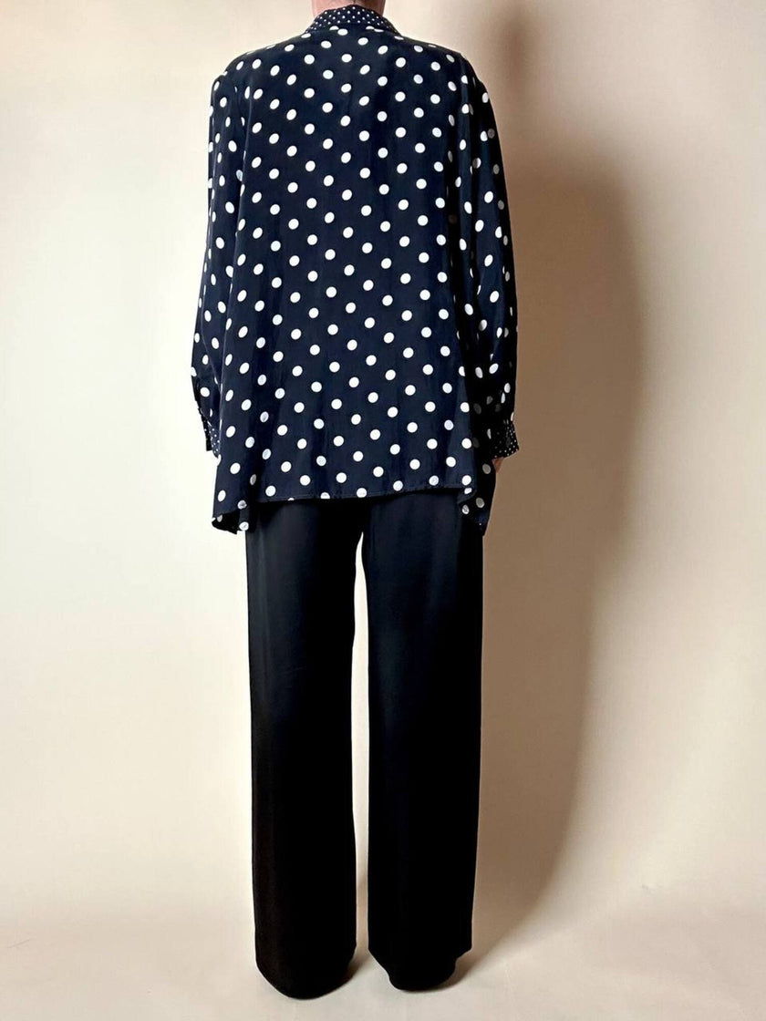 Completo oversize nero a pois bianchi in Cupro “Divina”