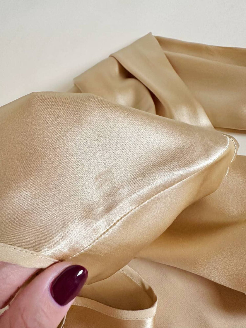 Camicia in raso di seta color champagne con bottoni i madreperla Carinissima