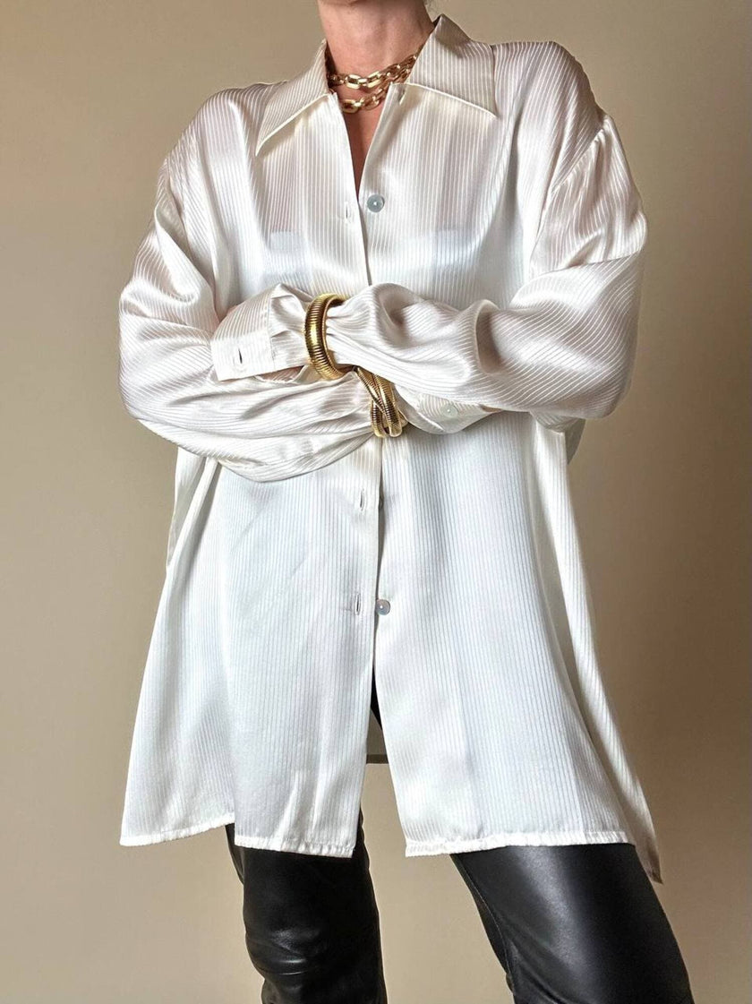 Camicia vintage in raso di seta avorio millerighe modello oversize con bottoni di madreperla