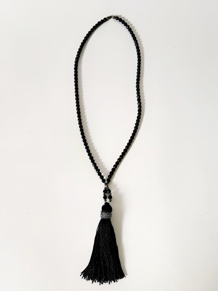 Collana vintage Spicchi di Mare con perle sfaccettate di Jet e nappa couture