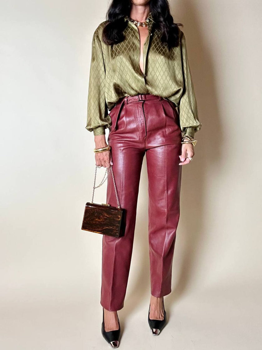 Pantalone in pelle mattone rosato a vita alta con pince e cintura in coordinato La Matta