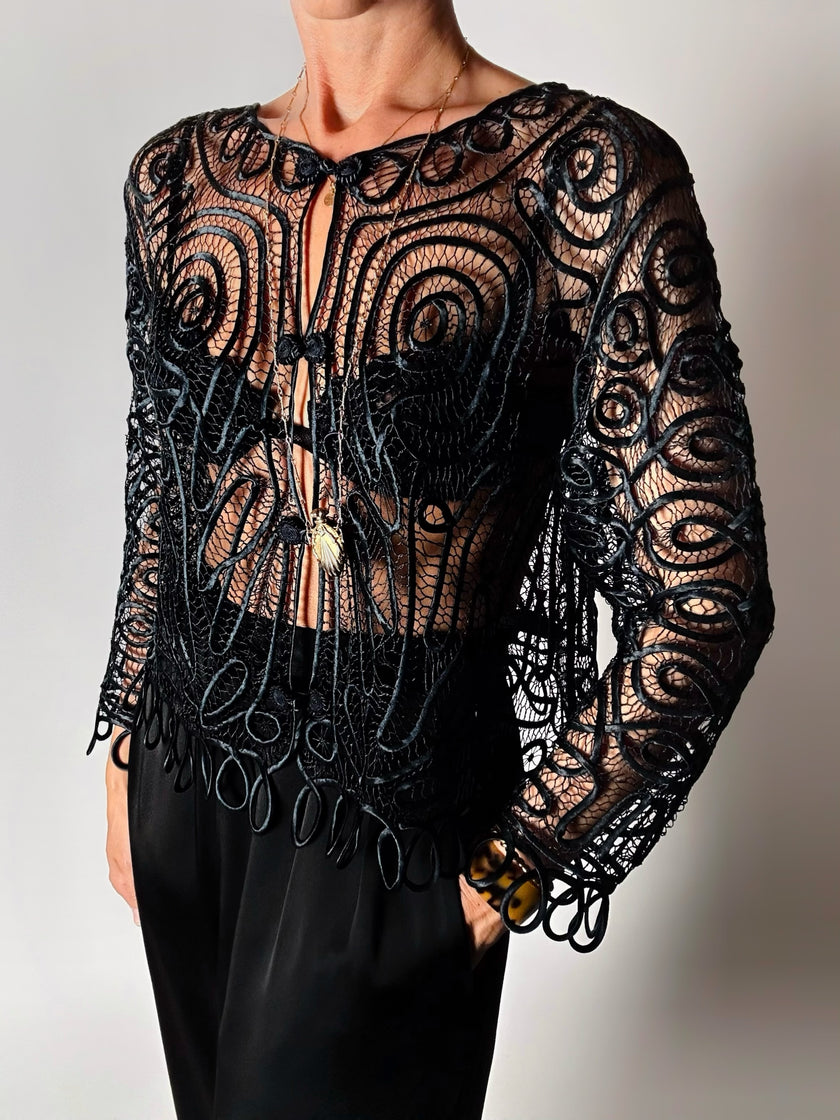 Giacca vintage in seta nera con ricami soutache e alamari