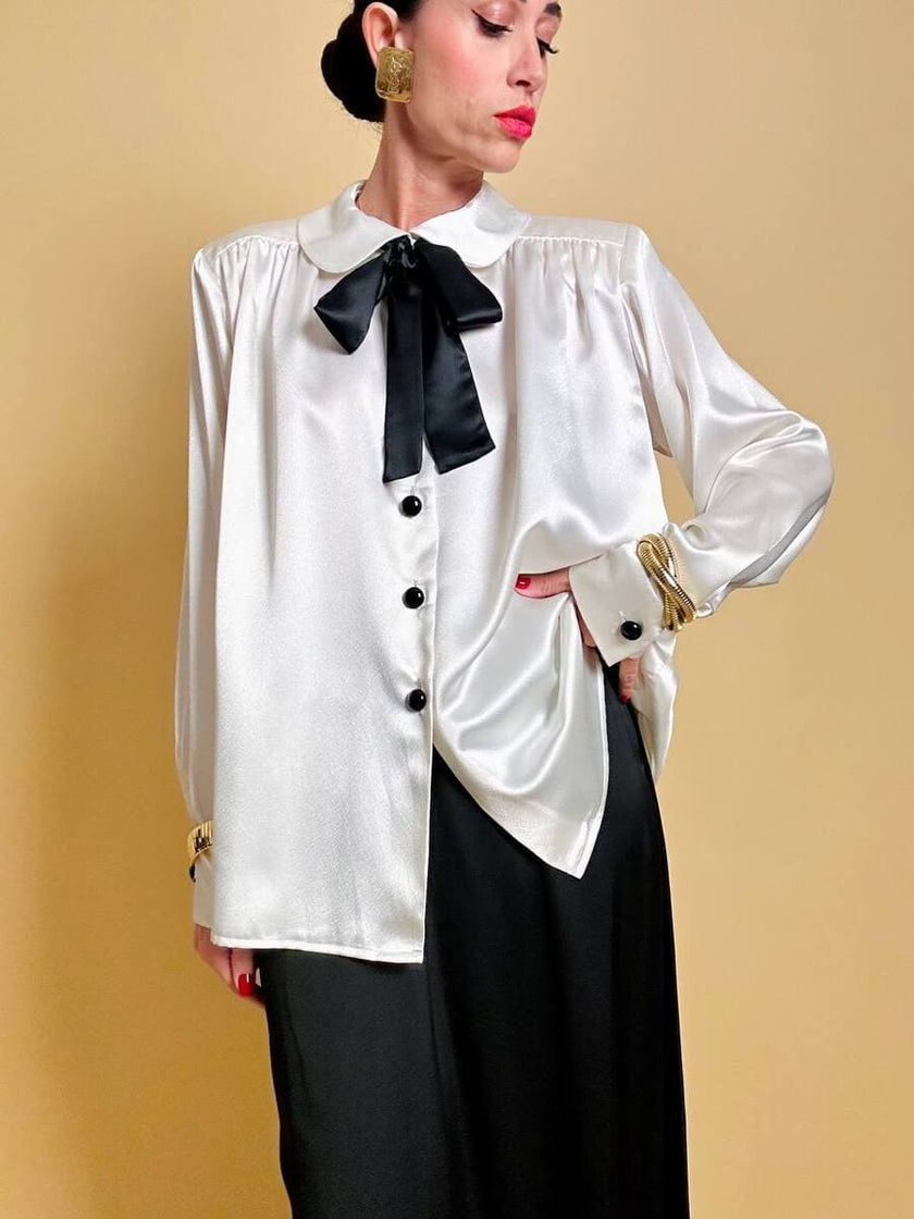 Camicia in raso bianco con fiocco nero “Yves Saint Laurent”