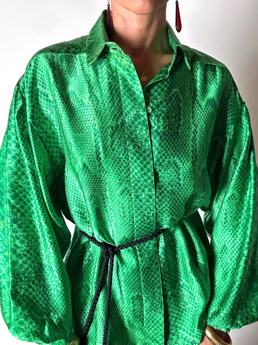 Camicia vintage sartoriale in raso di seta stampa pitone verde smeraldo