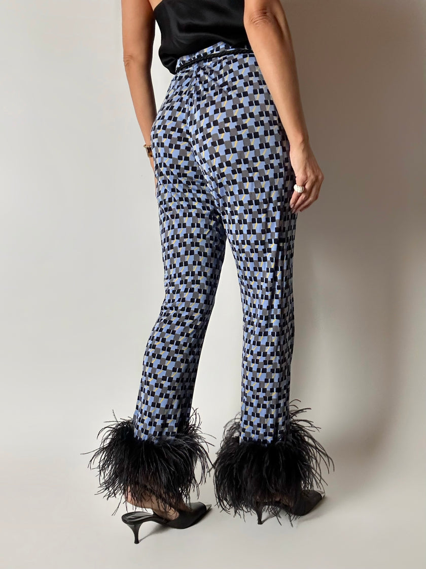 Pantaloni Prada P/E 2017 con stampa geometrica e piume di struzzo nere