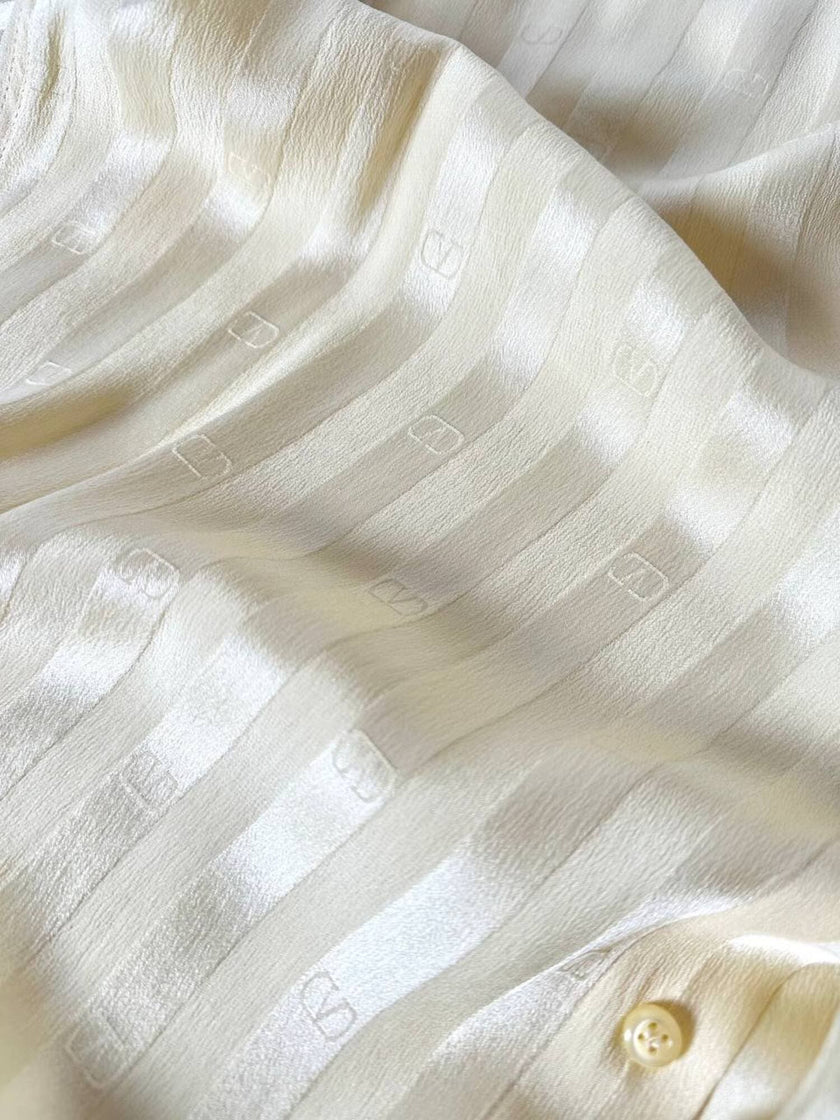 Chemise vintage en soie Valentino Garavani ivoire à rayures avec logos all-over