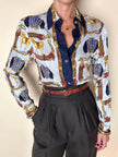 Camicia sartoriale in seta jacquard fantasia equestre barocca con bottoni gioiello dorati