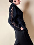 Blazer nero con inserti di pizzo macramè 
