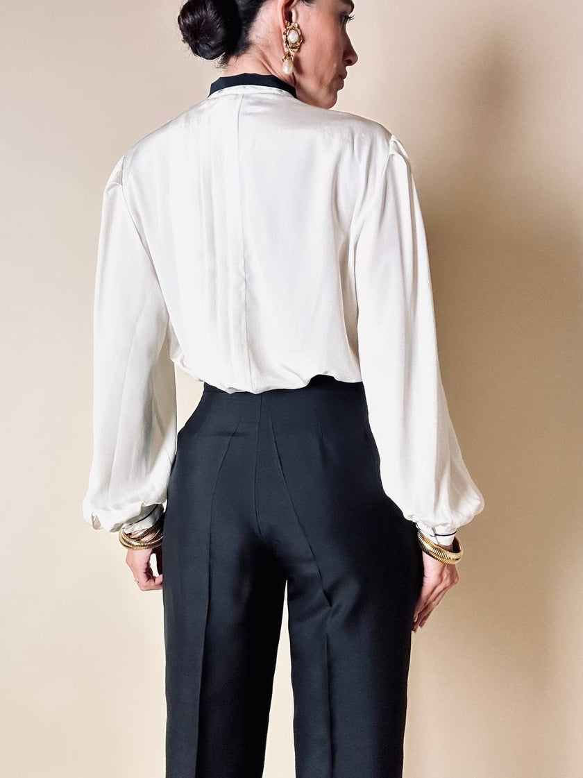 Camicia bianca e nera con dettaglio plissé e fiocco al collo “Lanvin”