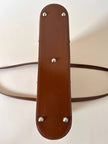 Borsa Yves Saint Laurent in pelle spazzolata color cuoio con accessorio gioiello