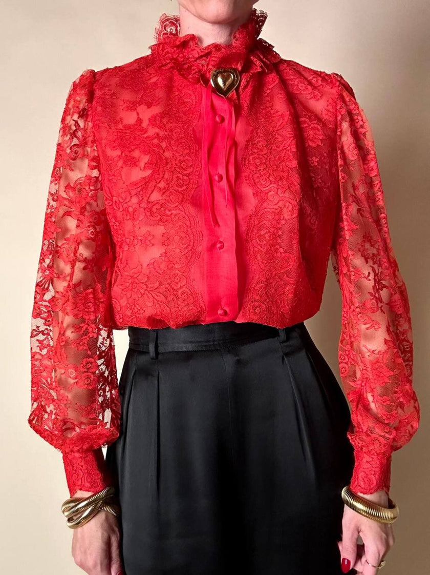 Camicia sartoriale in pizzo chantilly e organza di seta rossa