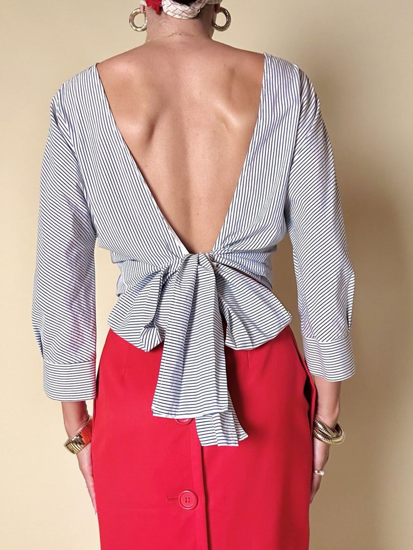 Blusa incrociata in cotone bianco a righe azzurre “P.A.R.O.S.H.”