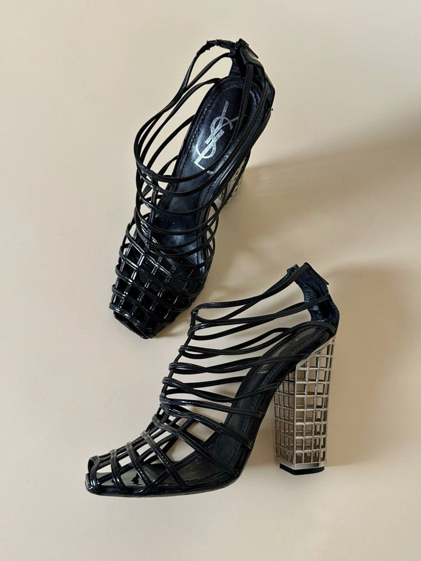 Sandali Cage Yves Saint Laurent in Vernice Nera con Tacco Scultura – SS 2009