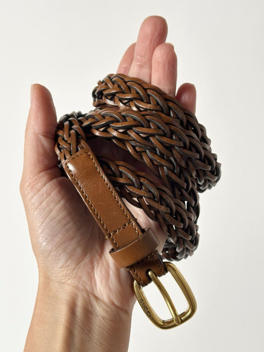 Cintura Gucci in pelle intrecciata color cuoio con fibbia oro