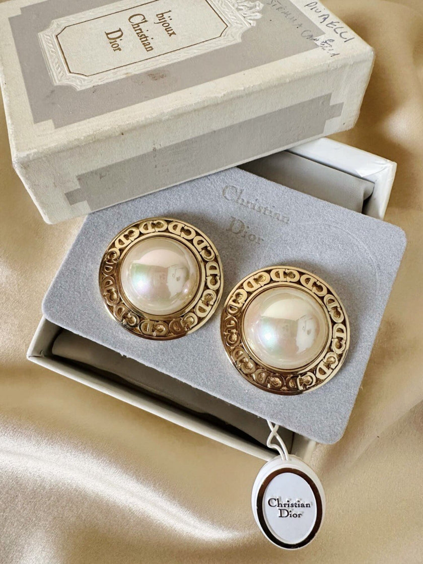 Maxi clip dorate con perle cabochon “Christian Dior”