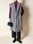 Gilet lungo doppiopetto in tweed a spina di pesce bianco e marrone