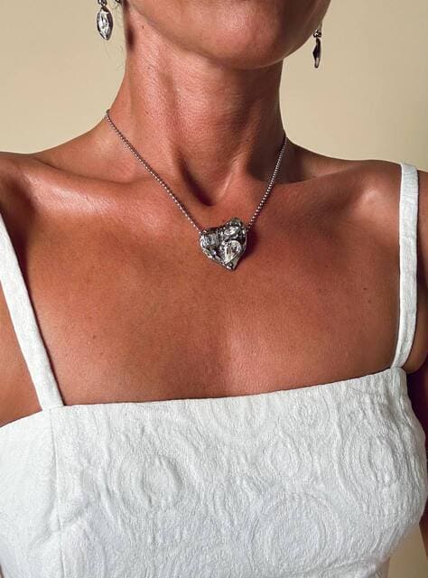 Collier argento con ciondolo a forma di cuore e cristalli incastonati “Yves Saint Laurent”