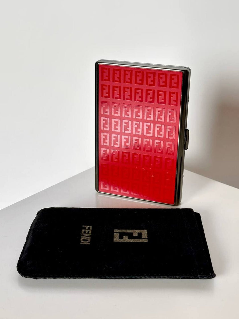 Porta sigarette-carte di credito-biglietti da visita vintage Fendi in metallo con motivo FF in smalto rosso