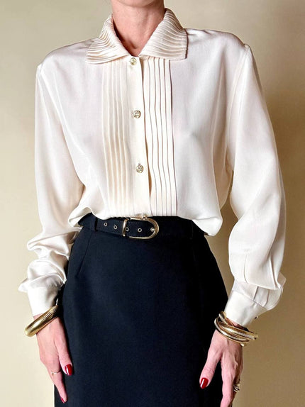 Camicia in seta avorio con dettagli plissé e bottoni gioiello “Mori Castello”