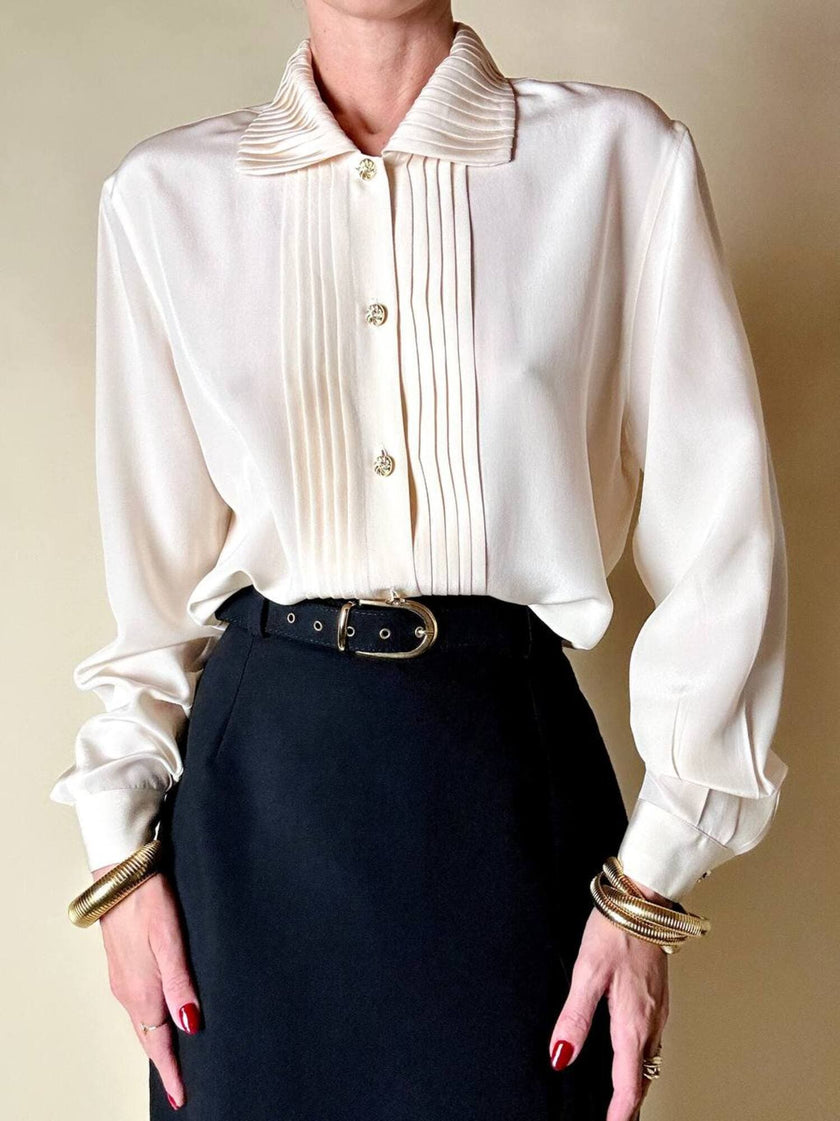 Camicia in seta avorio con dettagli plissé e bottoni gioiello “Mori Castello”