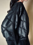 Blusa vintage in pelle nera patchwork con lavorazione crochet e maniche a pipistrello
