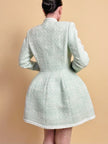 Tailleur sartoriale haute couture in tweed verde acqua marina con maxi bottoni gioiello