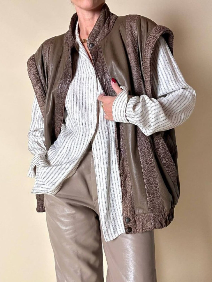 Bomber con maniche rimovibili in pelle color fango “Arpell”