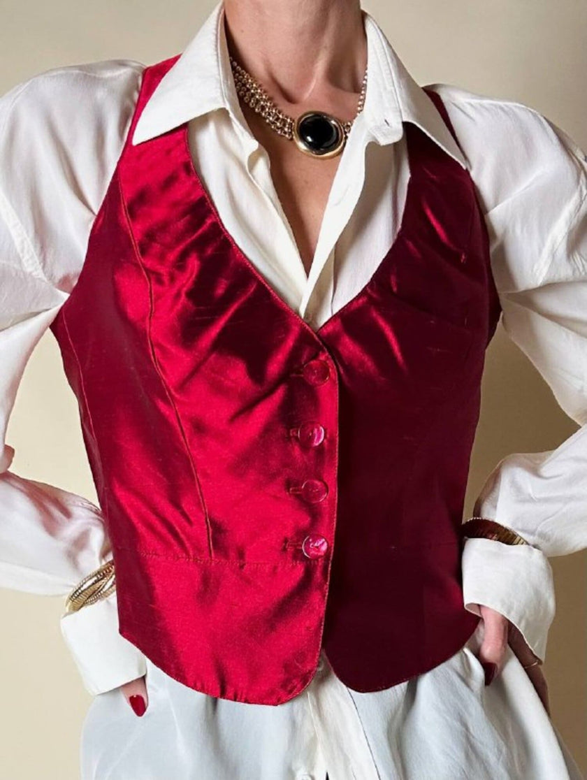 Gilet rosso in shantung di seta con incrocio sulla schiena
