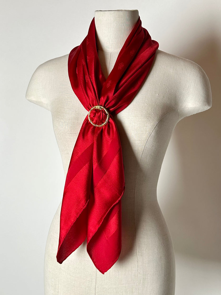 Ferma foulard vintage Yves Saint Laurent in metallo dorato a doppio anello intrecciato