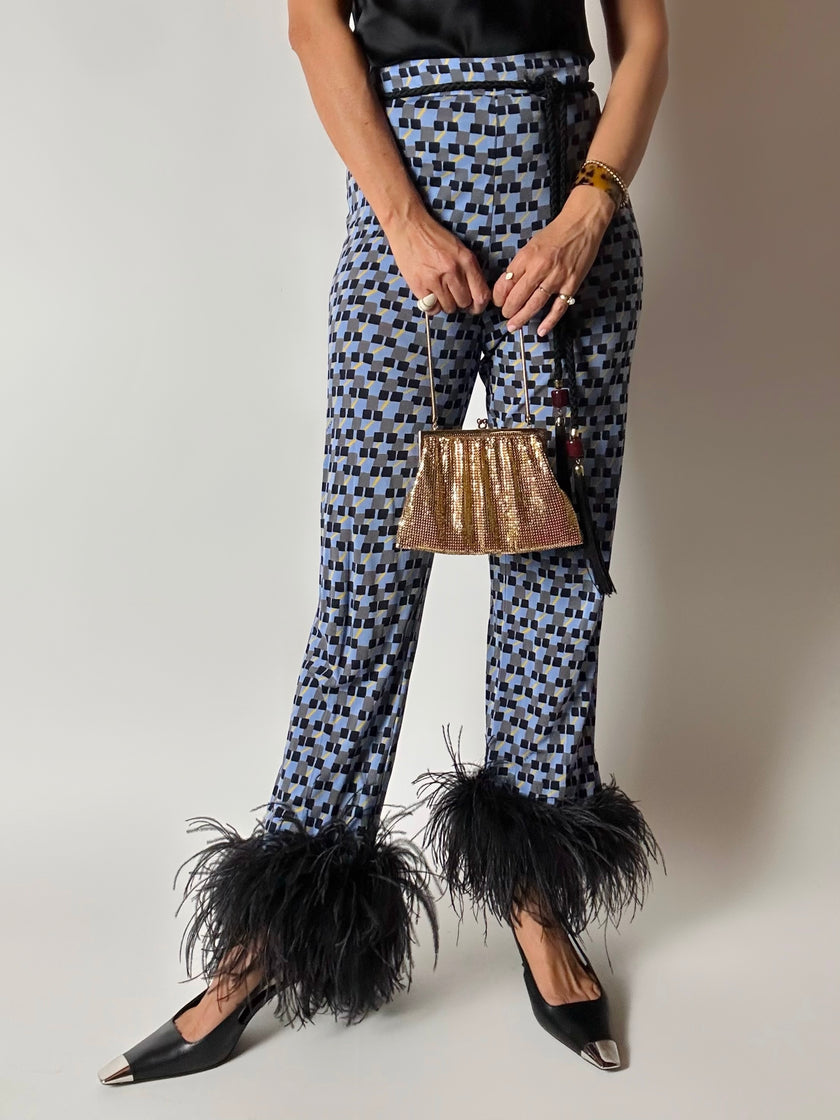 Pantaloni Prada P/E 2017 con stampa geometrica e piume di struzzo nere