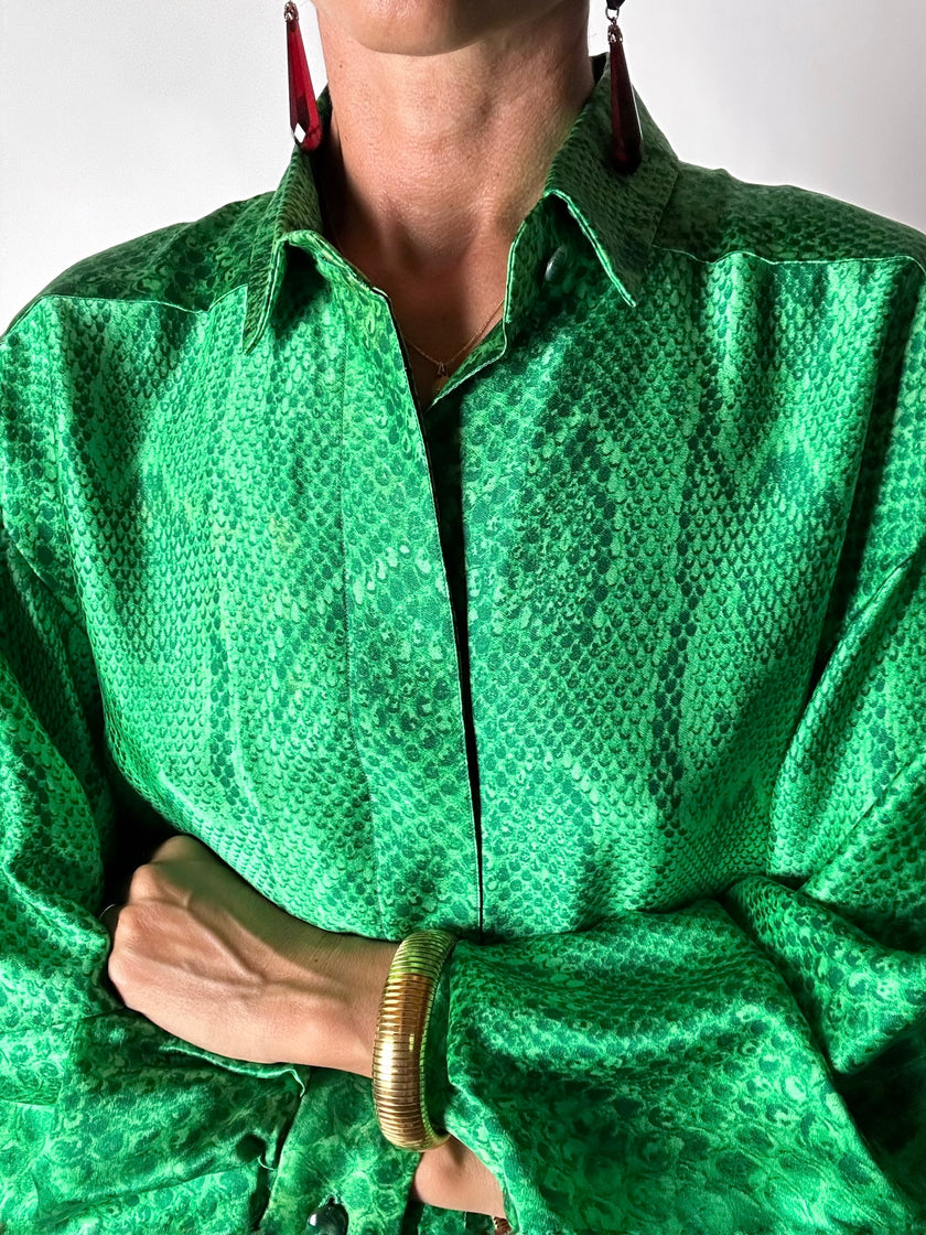 Camicia vintage sartoriale in raso di seta stampa pitone verde smeraldo